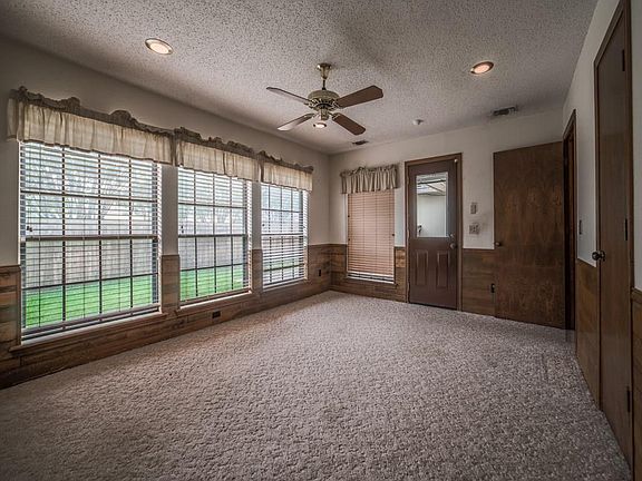 5th image of 2415 Peachtree Ln