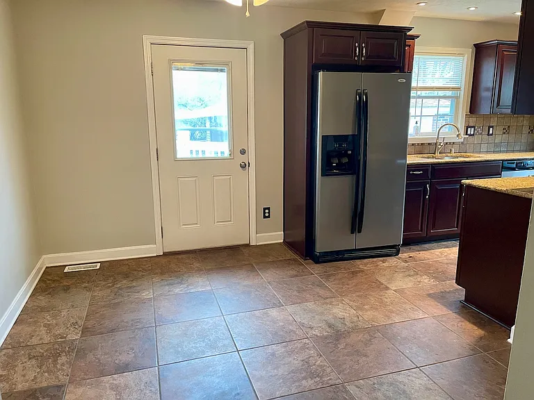 9019 Brandywyne Dr — Photo 8