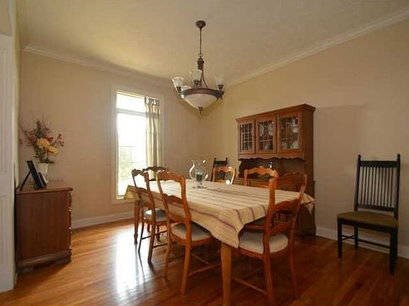 4th image of 581 Baywood Ct