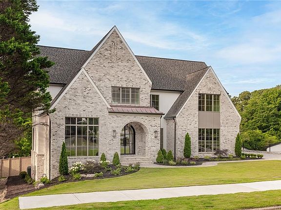 3rd image of 228 Thomas Cir