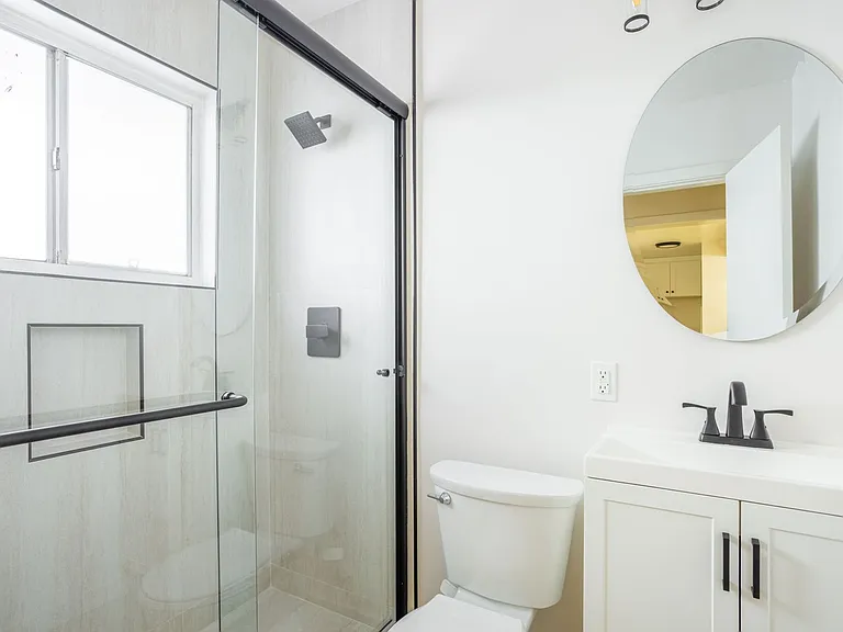 1811 Tamarind Ave — Photo 49