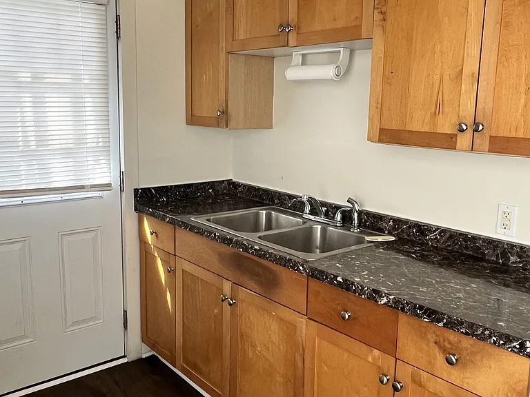 1408 Richmond Pl — Photo 3