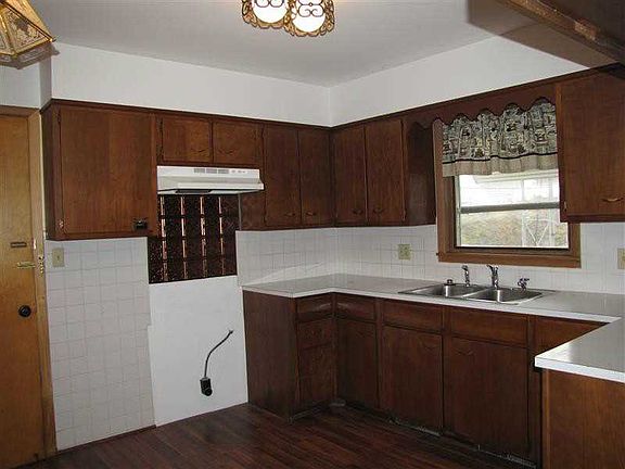 5th image of 123 Bowersock Ave