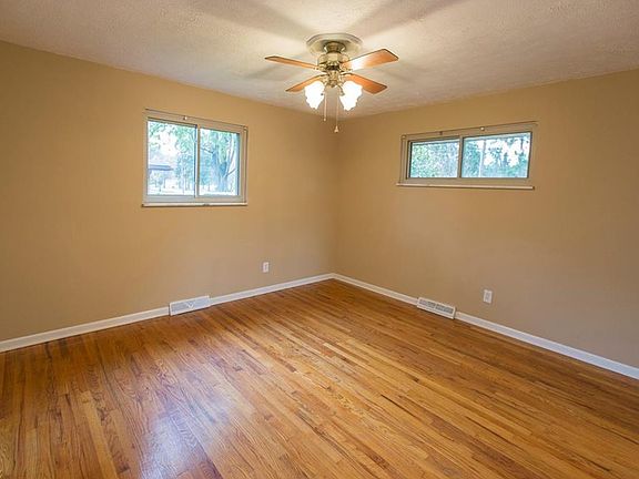 4th image of 5068 W Park Dr