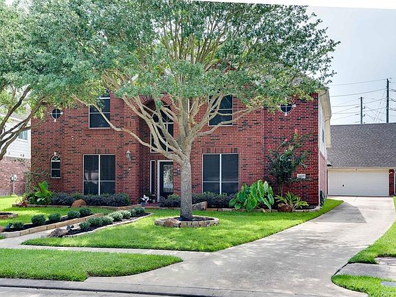 Front angle view, showing long driveway. Plenty of room for guest parking!