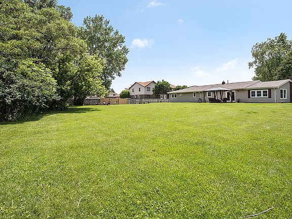 3rd image of 16140 Sherwood Dr