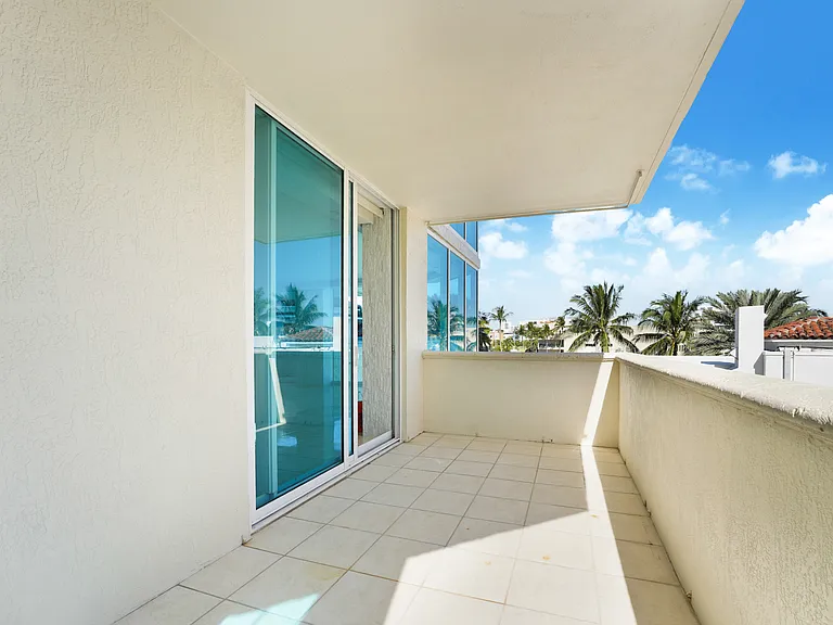 300 S Pointe Dr #405 — Photo 15