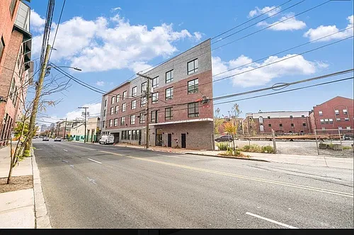 658 Grand St Photo 1