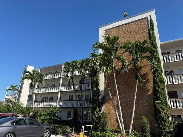2 bed, 2.0 bath, 896 sqft, $1,700 — Photo 1