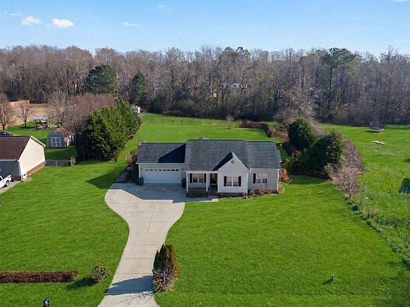 5th image of 338 Pedernales Dr