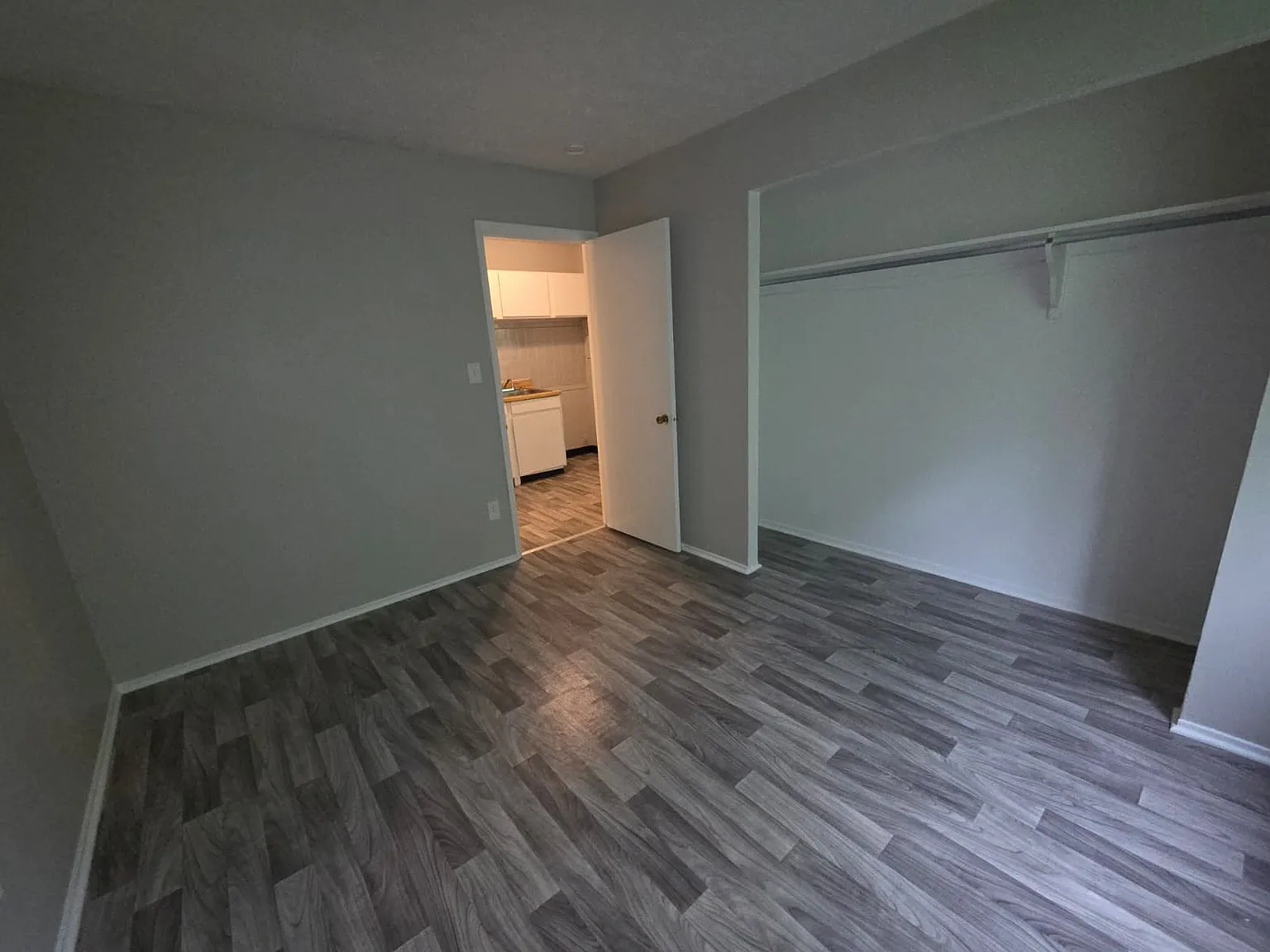 1 bed, 400 sqft, $895 — Photo 2