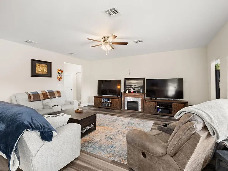131 Landrum Rd — Photo 3