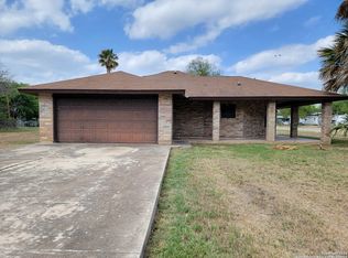 300 W Frio St, Uvalde, TX 78801