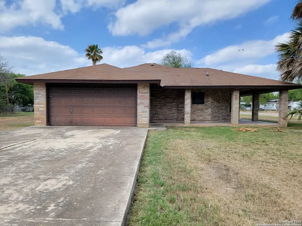 300 W Frio St, Uvalde, TX 78801