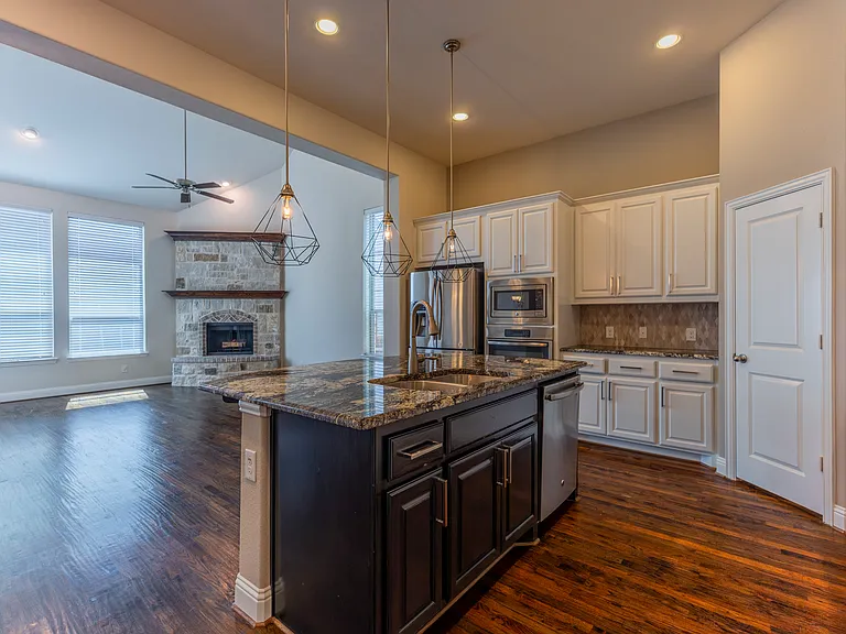 825 Warwick Blvd — Photo 37
