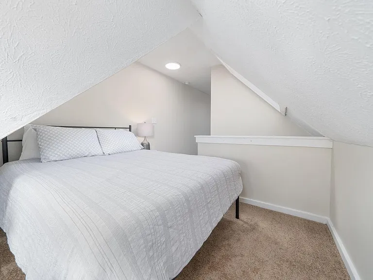 1363 Indianola Ave — Photo 24