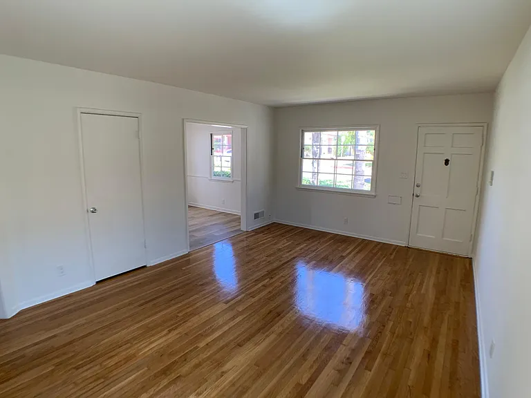 1526 Dixon St — Photo 9