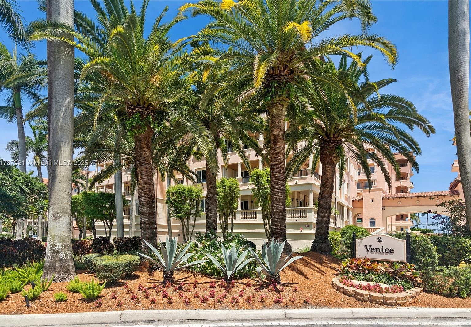 13645 Deering Bay Dr #PENTHOUSE 164