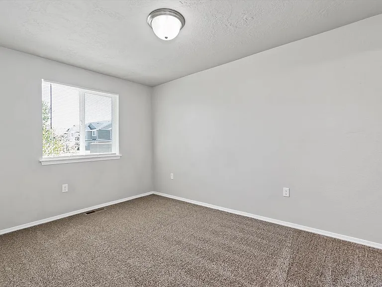 Creekside Apartments — Photo 23