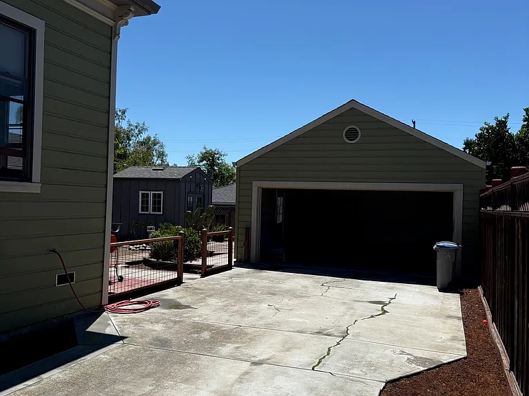 555 N 20th St — Photo 28