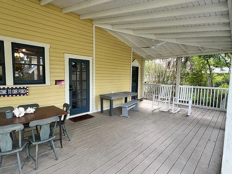 523 W Oak St — Photo 31