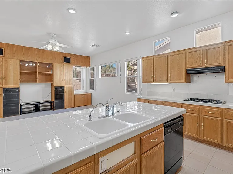 3131 Surf Spray St — Photo 21