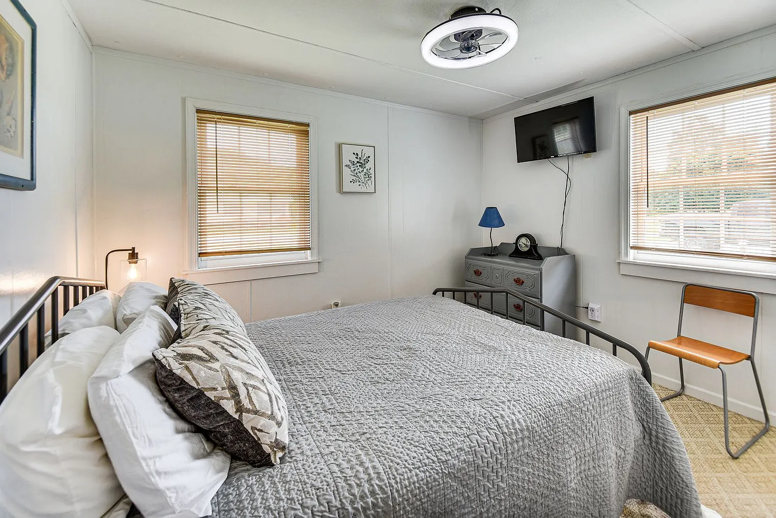 3 bed, 2.0 bath, 1593 sqft, $4,588 — Photo 4