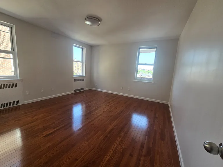 65th Pl — Photo 2