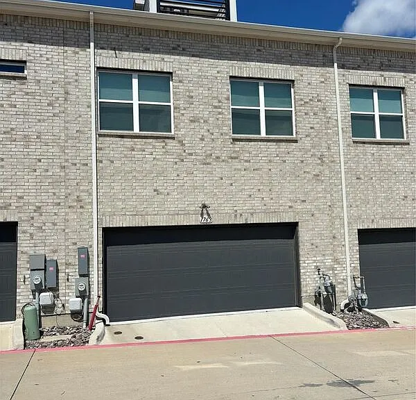 1763 Montgomery Dr — Photo 16