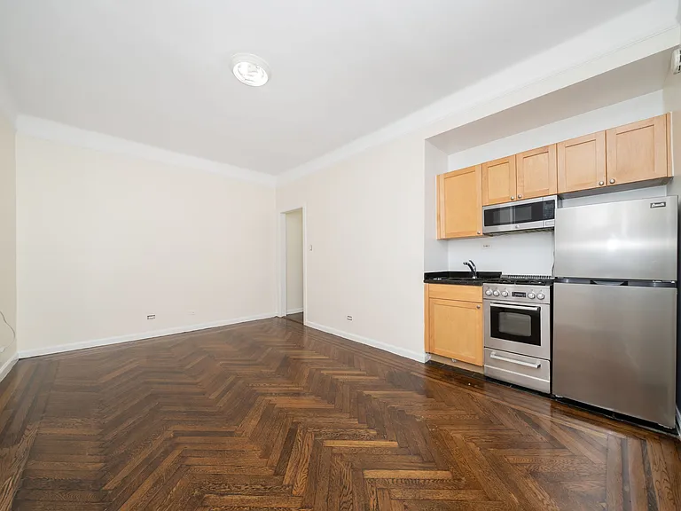 117 W 13th St #66 — Photo 4