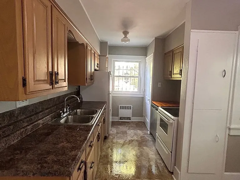 301 W Foster Pkwy — Photo 3