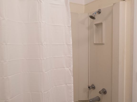 5th image of 1540 W Broadway St #5