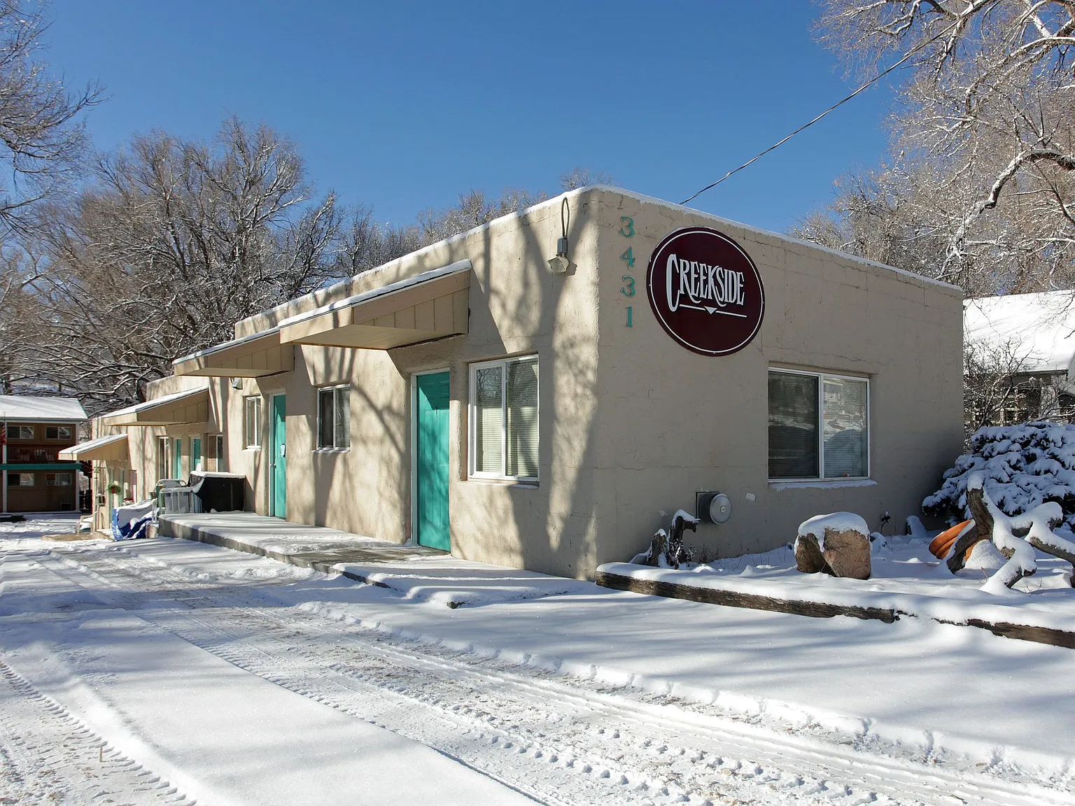 Creekside Apartments — Photo 1