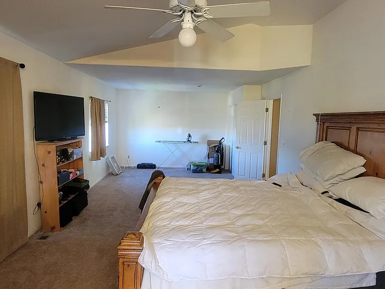 Master Bedroom with king size bed (included)