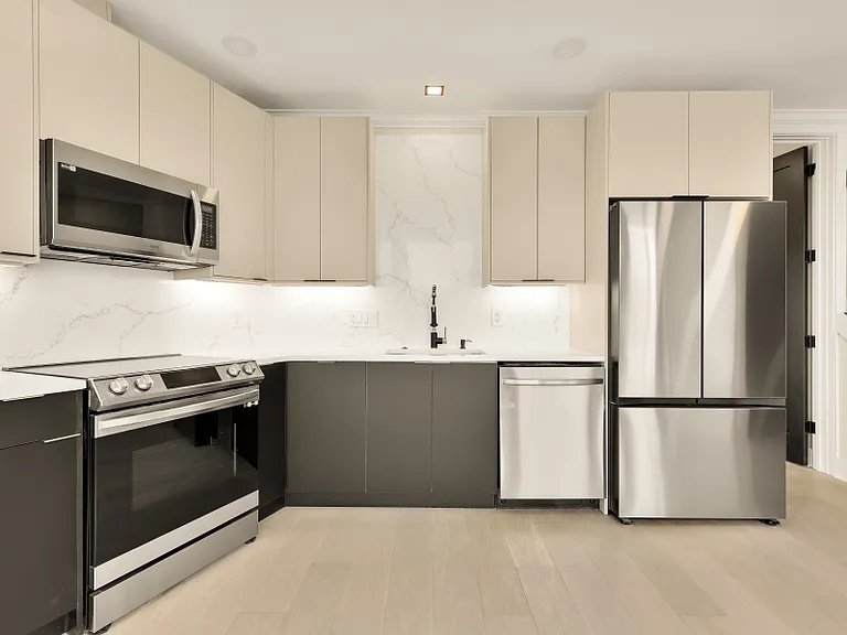 2305 Nicholson SE #100 — Photo 5