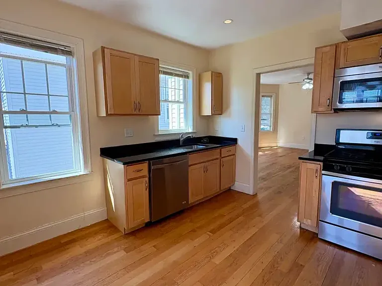 76 Brooks St #5 — Photo 6