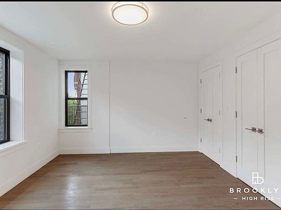 5th image of 11 Crooke Ave APT 1F