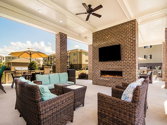 4th image of 100 Waterstone Park Cir #922