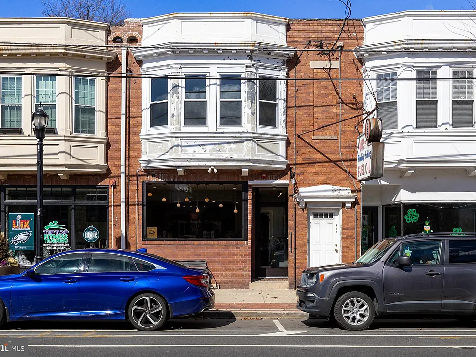 607 Station Ave