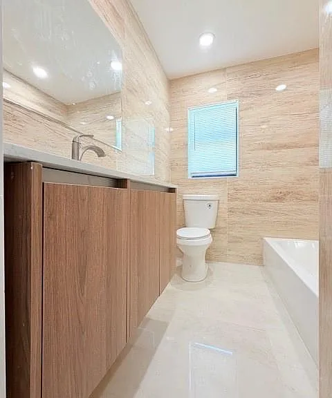 53 NE 16th Pl — Photo 6