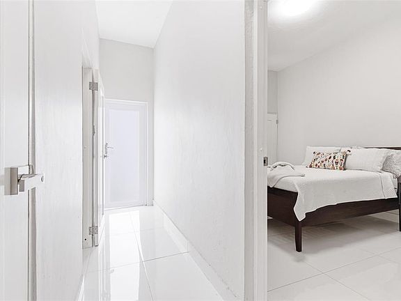 3rd image of 56 Calle F Rdg #4