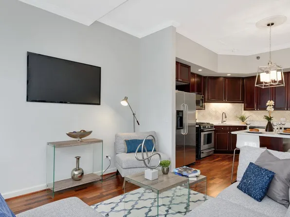 720 W Randolph St APT 1104, Chicago, IL 60661