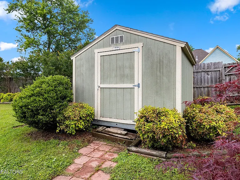237 Douglas Ave — Photo 4