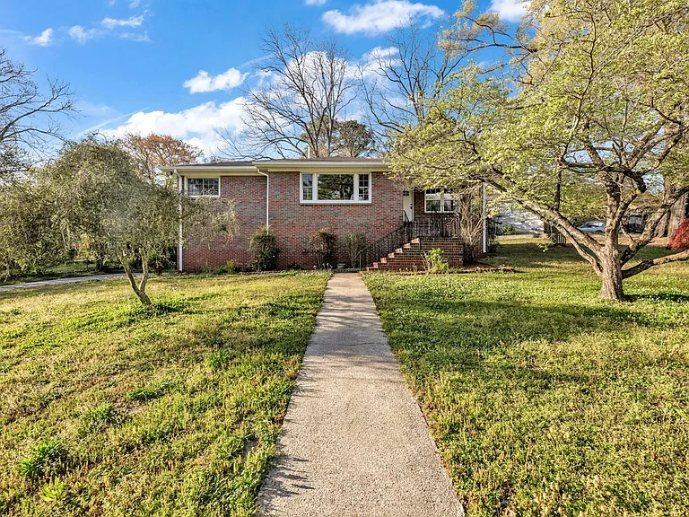 1112 Violet Dr — Photo 5