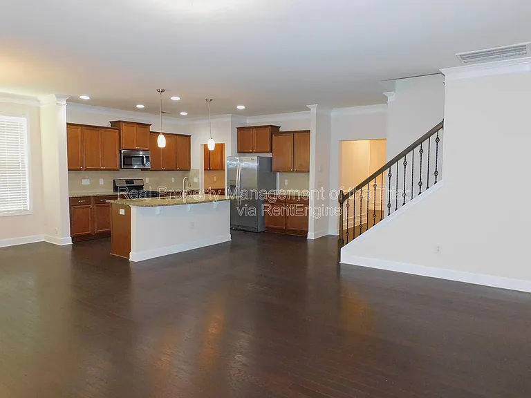 1427 Sawyer Ave — Photo 17