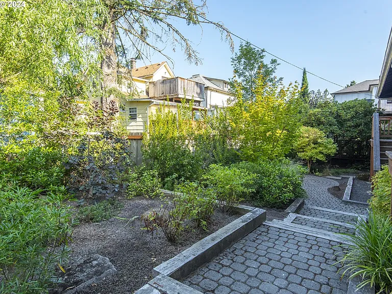 2123 SE Sherrett St — Photo 3