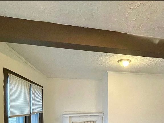 4th image of 10009 Lamont Ave #9