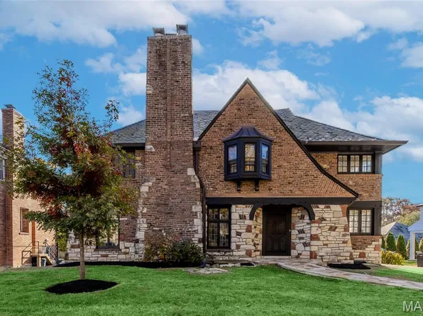 7744 Davis Dr, Saint Louis, MO 63105