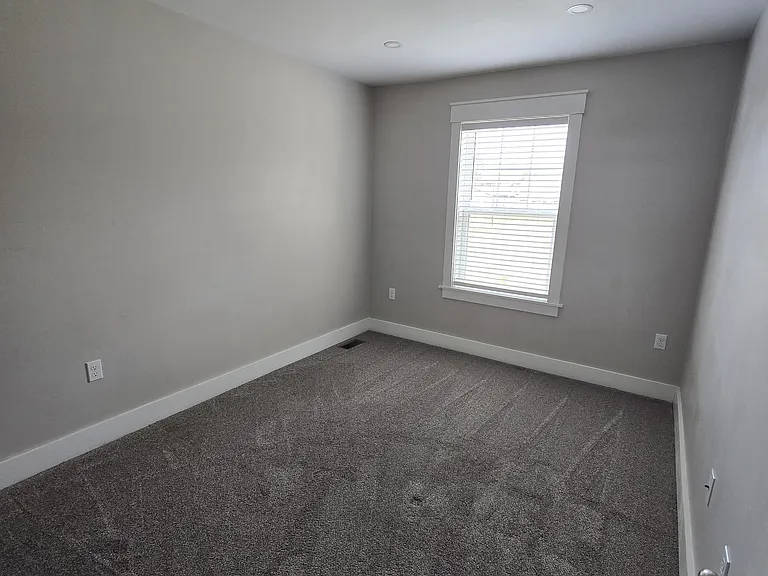 1626 Budd Ave — Photo 9