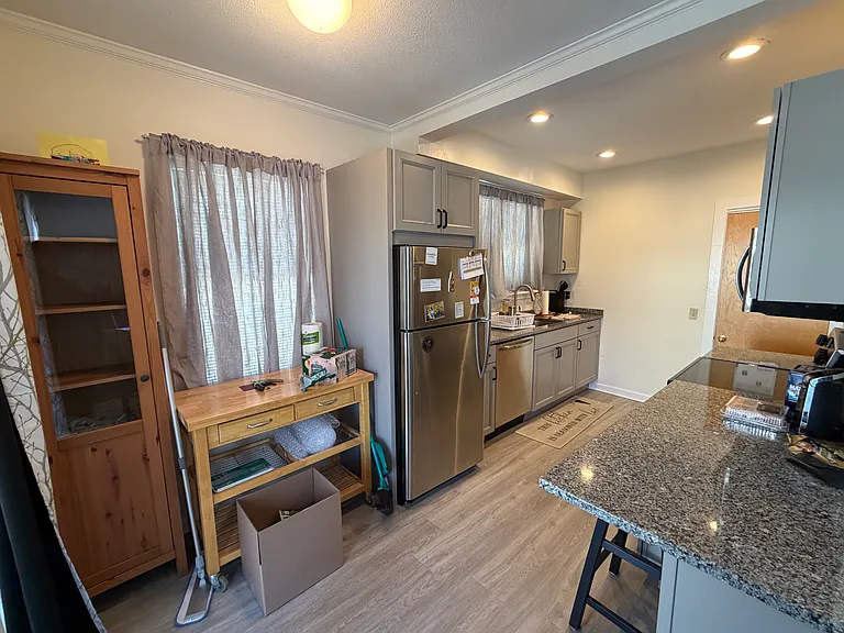 322 Clark Ave — Photo 6